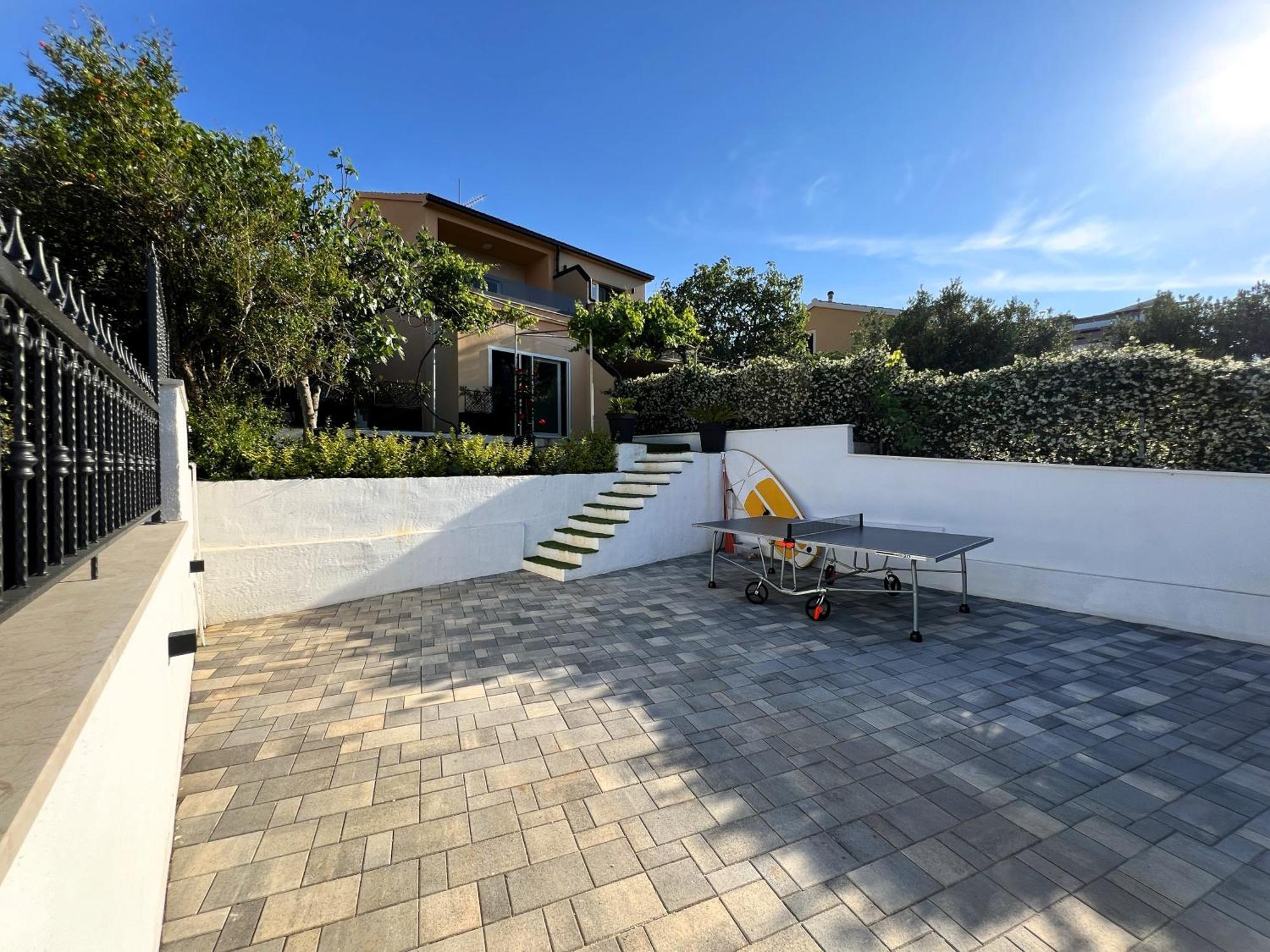 Beach Holiday Home With Private Jacuzzi & Parking 트로기르 외부 사진